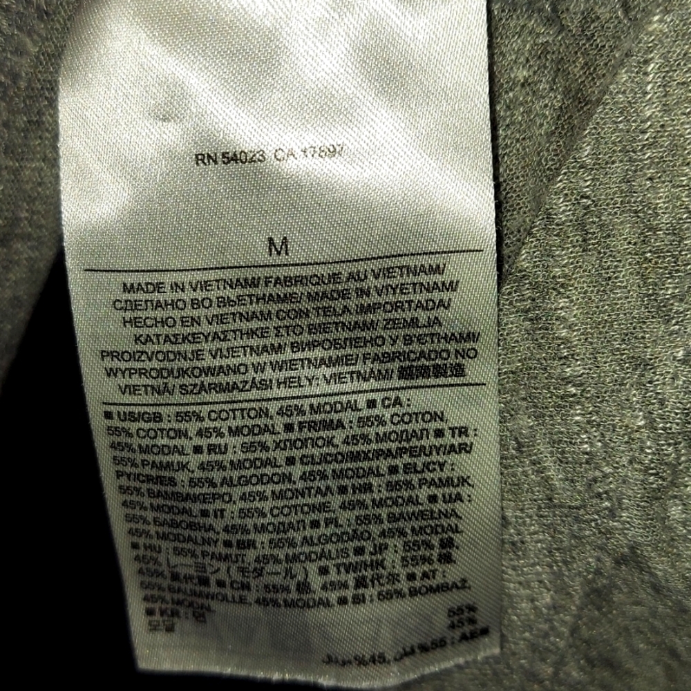 Banana Republic "Rain Rain Go Away" Scoop Neck Verrigated Gray Tee M - Picture 6 of 7